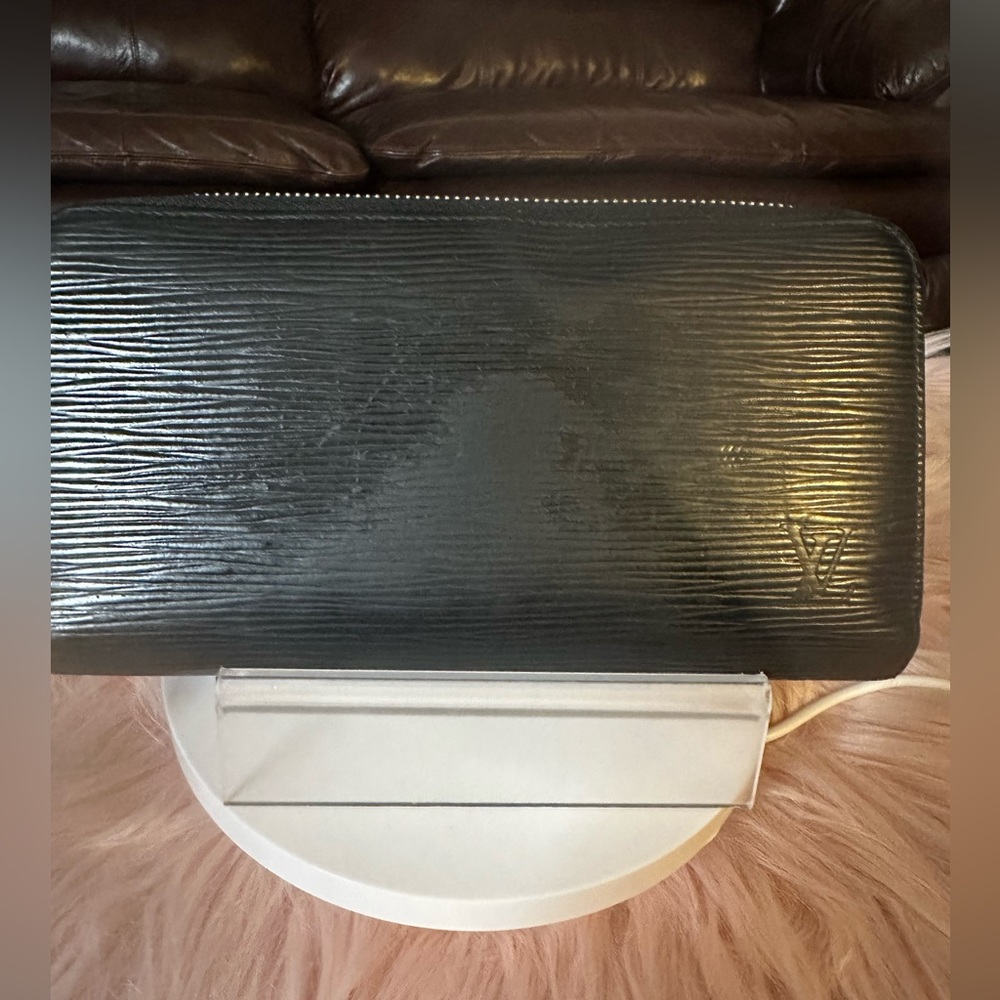 Louis Vuitton Black Leather Zippy Wallet